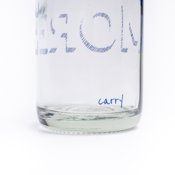 Glastrinkflasche CARRY 0.7 l LESS IS MORE