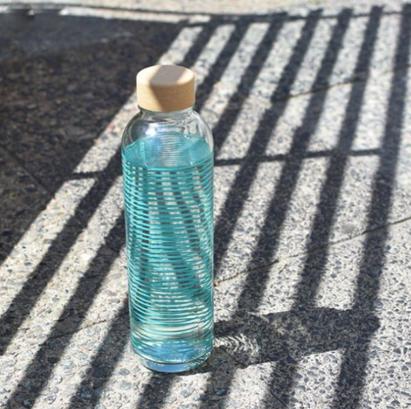 Glastrinkflasche CARRY 0.7 l SUMMER TWIST Made in Germany Glastrinkflasche CARRY 0.7 l SUMMER TWIST Made in Germany