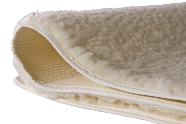 Schurwollmatte HF Natur 1800gr. umsäumt Schurwollmatte HF Natur 1800gr. umsäumt